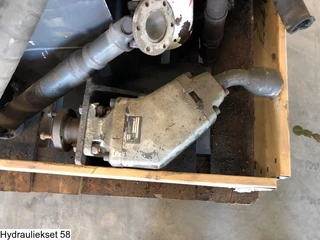 Universeel N/A - Pump, tank and hydraulic hoses bild 2