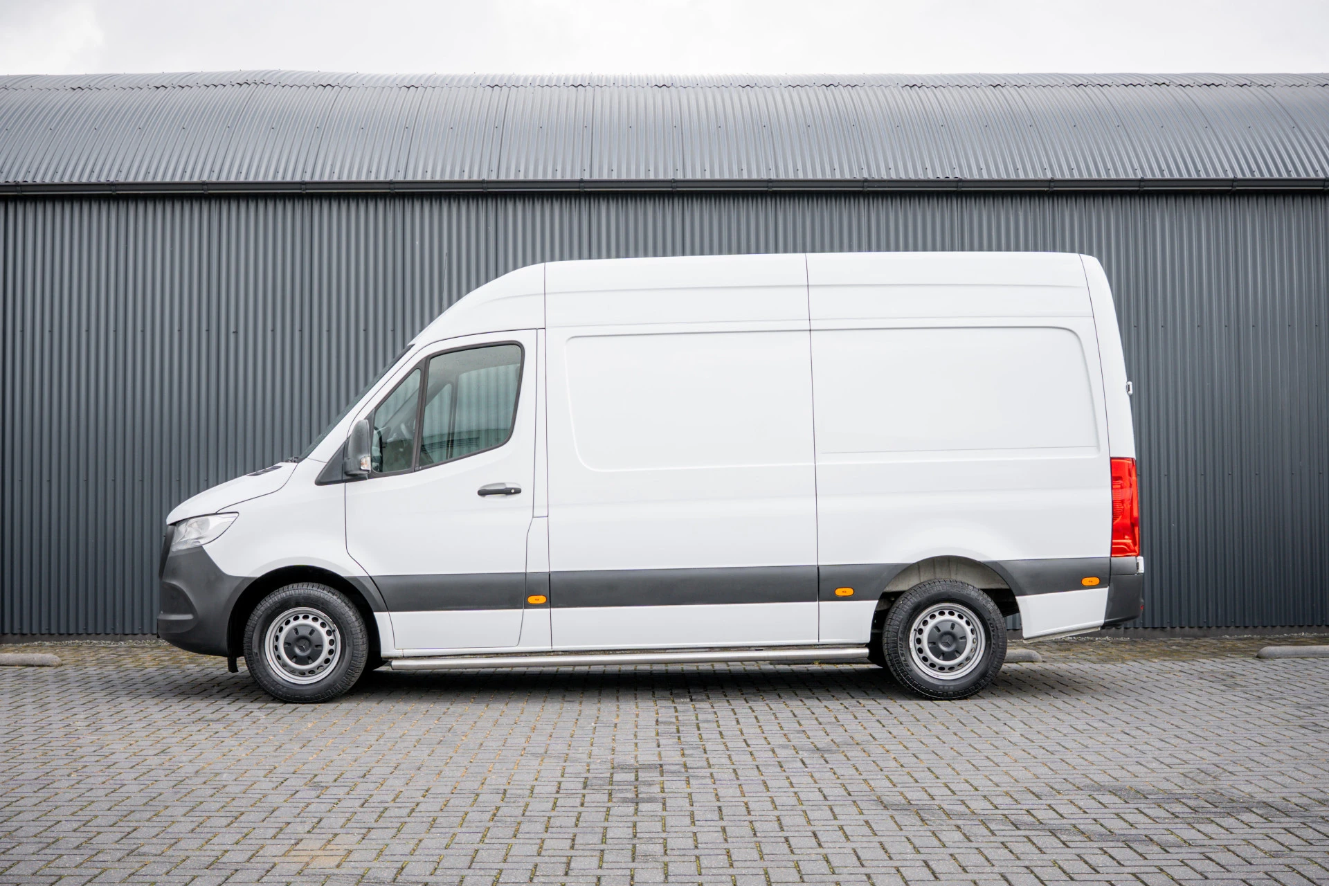 Mercedes-Benz Sprinter 2020 - 311 CDI RWD L2H2 | Volledig Ingericht | Mbux | Camera | Navi | Climatronic image 5