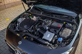 Mercedes-Benz A-Class 2021 - 250e AMG-Line, Pano, Burmester, Half Leder image 26
