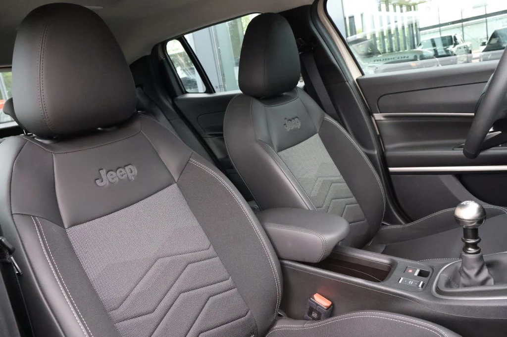Jeep Avenger 2023 - 1.2 ALTITUDE / 18 inch + All Season / Apple Carplay / LED Lampen afbeelding 11