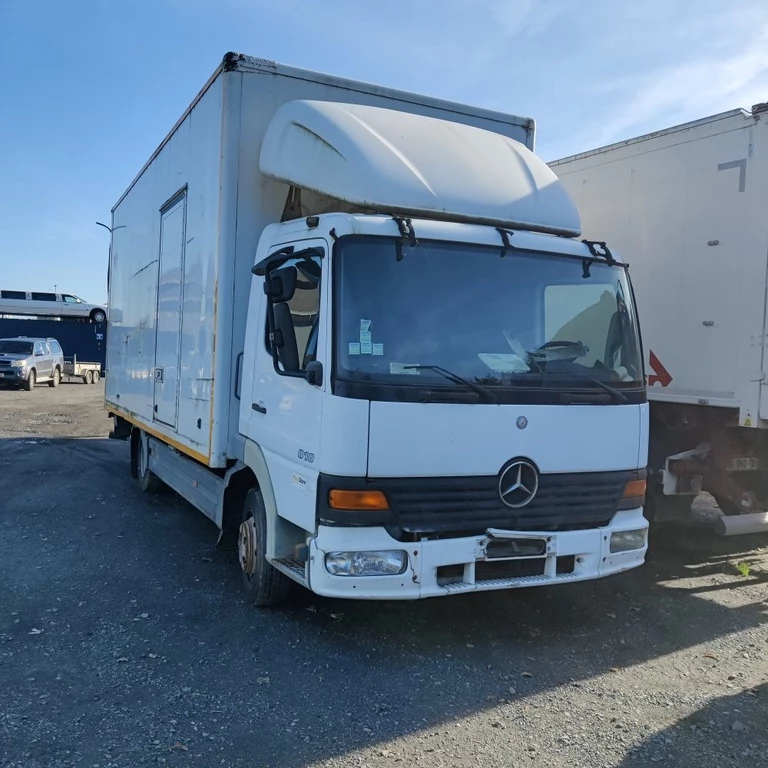 Mercedes-Benz 818 2004 Bild 2
