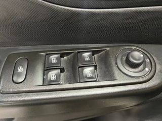 Renault Captur 2014 - 0.9 TCe Expression 2e Eigenaar - NAP - Navi - Cruise - Airco image 23
