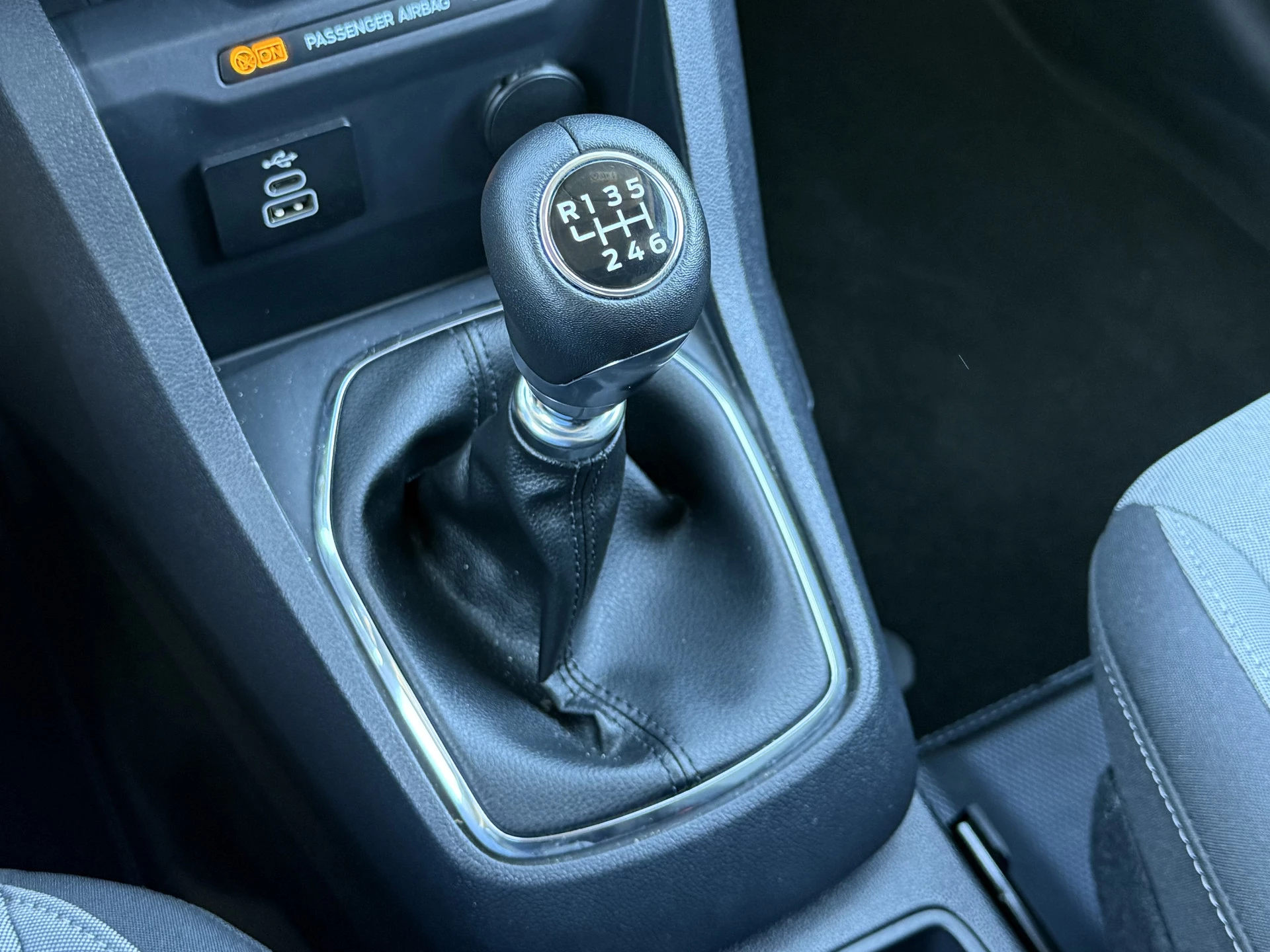 Ford Transit Courier 2023 - 1.0 EcoBoost 101 PK / LIMITED / BENZINE / **5.293 KM!!** / ECC / ADAPTIVE CRUISE / CAMERA / BLINDSPOT / LED image 19
