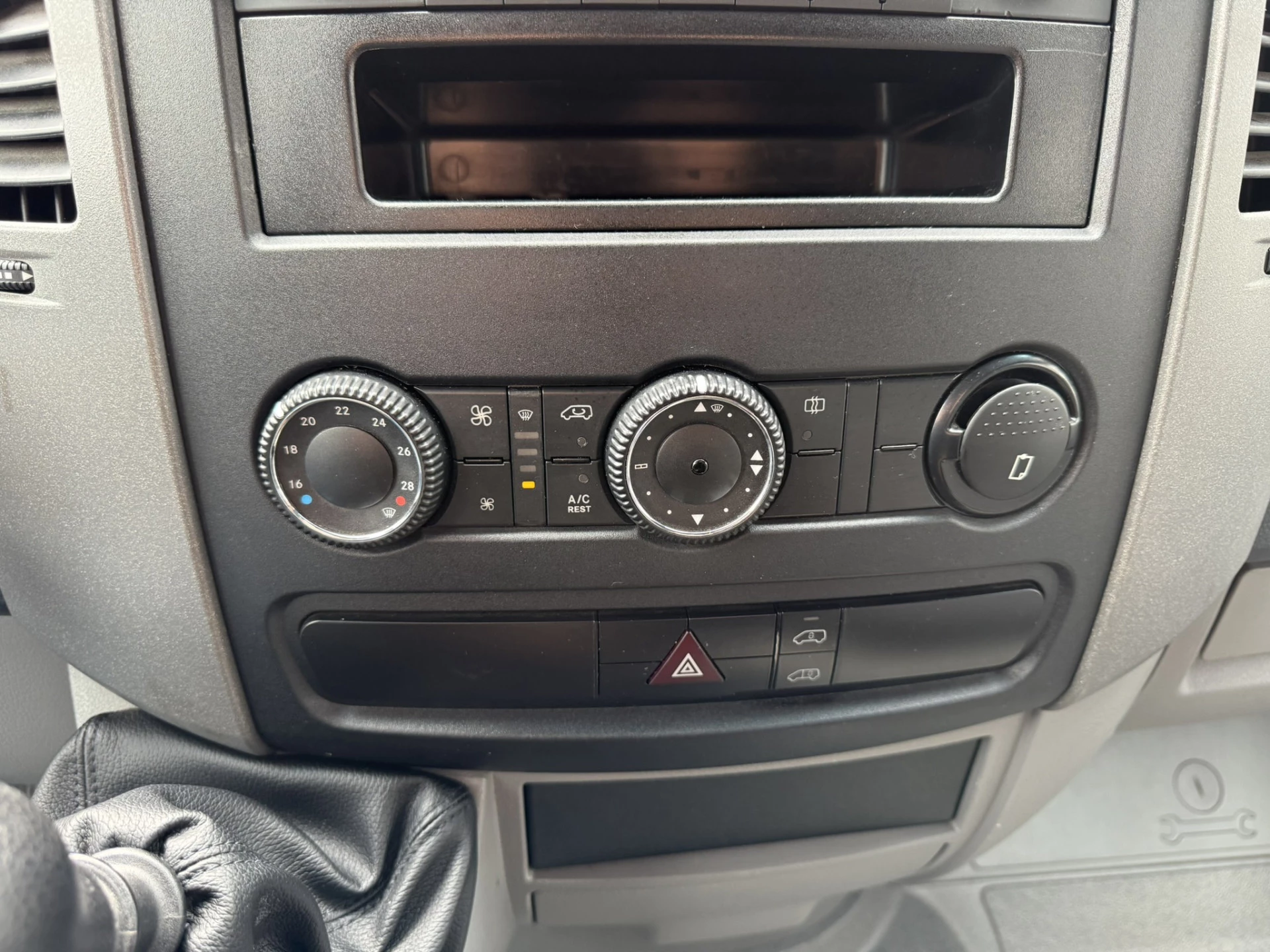 Volkswagen Crafter 2013 - 35 2.0 TDI L3H2 LET OP!! SPECIAL 4X4 100% ALL TERRAIN afbeelding 10