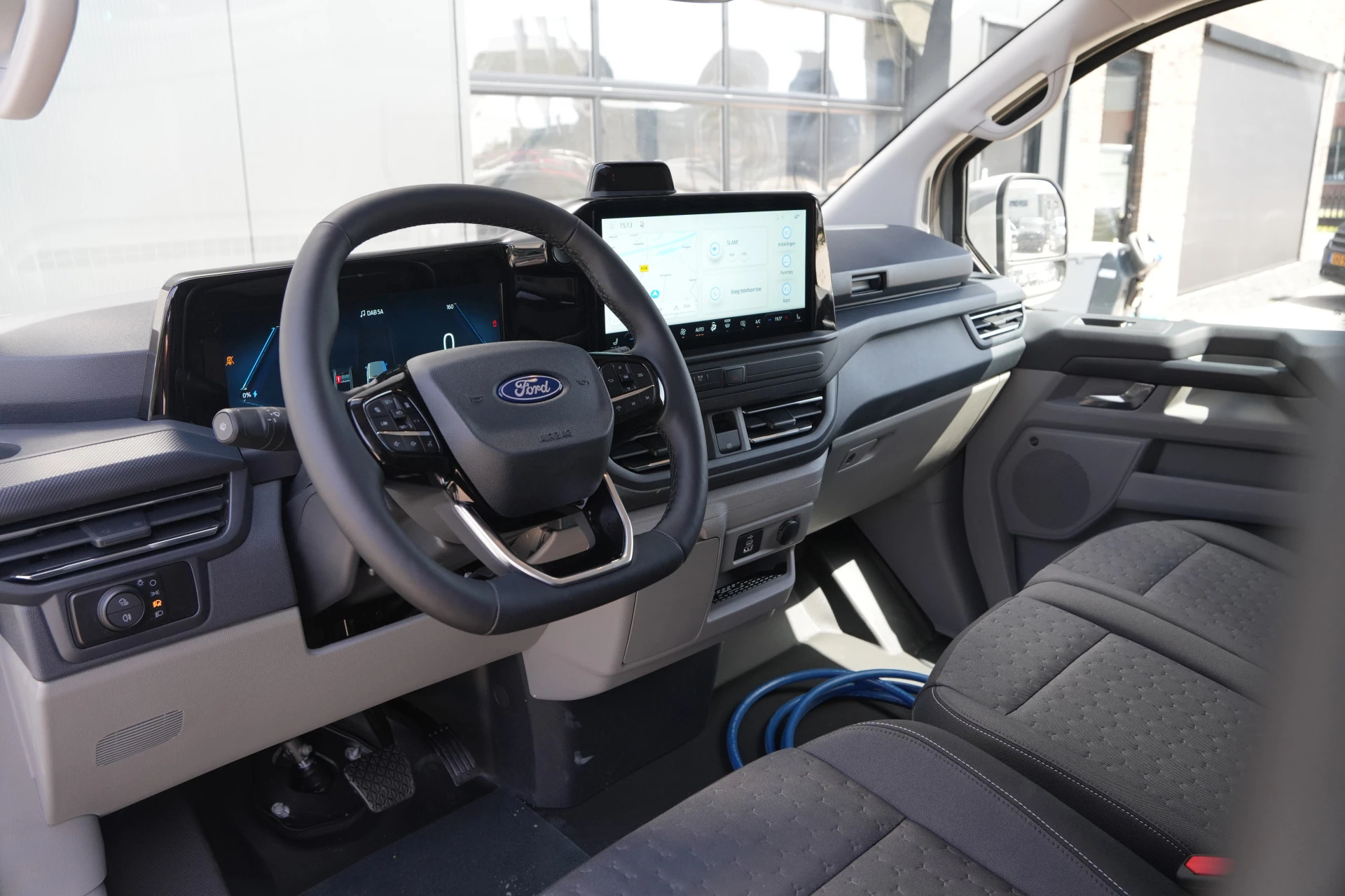 Ford E-Transit Custom 2026 - 340 L2H1 Limited 71 kWh 218pk - 2x Schuifdeur - AGR Bestuurdersstoel - Trekhaak - ACC - B&O - Navi - Stoel/Stuurverwarming - 360 Camera - Blindspot - Rijklaar obrázek 16