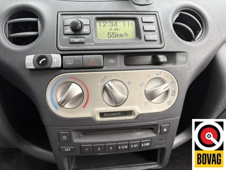 Toyota Yaris 2004 - 1.3 VVT-i Sol 100% onderhouden изображение 11