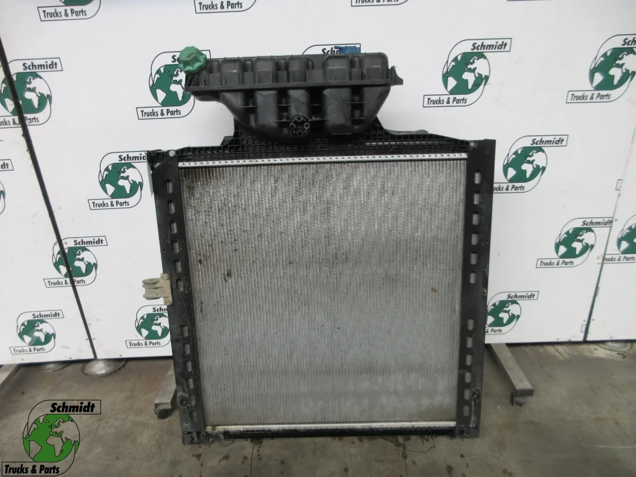 MAN - 81.06101-0058 // 81.06101-6522 RADIATEUR MAN 26.540 EURO 5 afbeelding 1