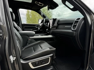 Dodge Ram 1500 2020 - LARAMIE NIGHT 5.7L V8, MARGE, GEEN BTW, 1E EIG, DEALER ONDERHOUDEN, NIEUWSTAAT obrazek 8