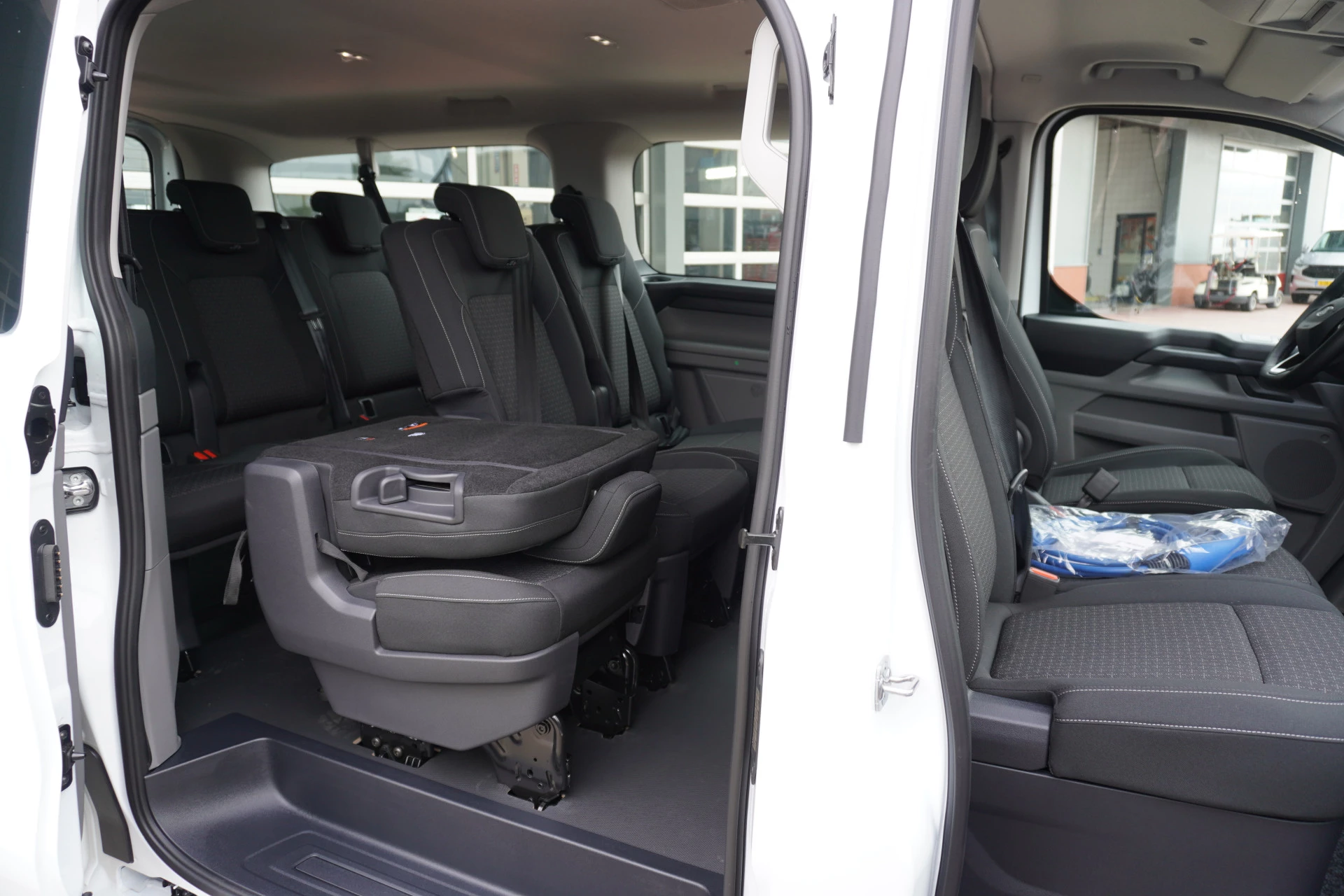 Ford Transit Custom 2026 - 340L 2.5 PHEV 233PK L2H1 Trend 9 Persoons PHEV Automaat obrázek 11