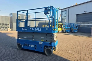 Genie 2015 - GS2632 Electric, 10m Working Height, Non Marking T immagine 3 miniatura