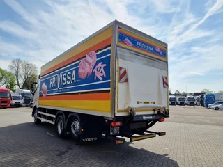 Volvo FH 2015 - 13.420 6x2 - Box - Loadlift - Manual gearbox - Low KM image 5