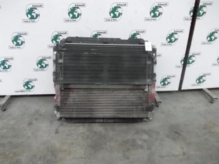 MAN - 18.440 81.06000-6207 RADIATOR afbeelding 2 miniatuur