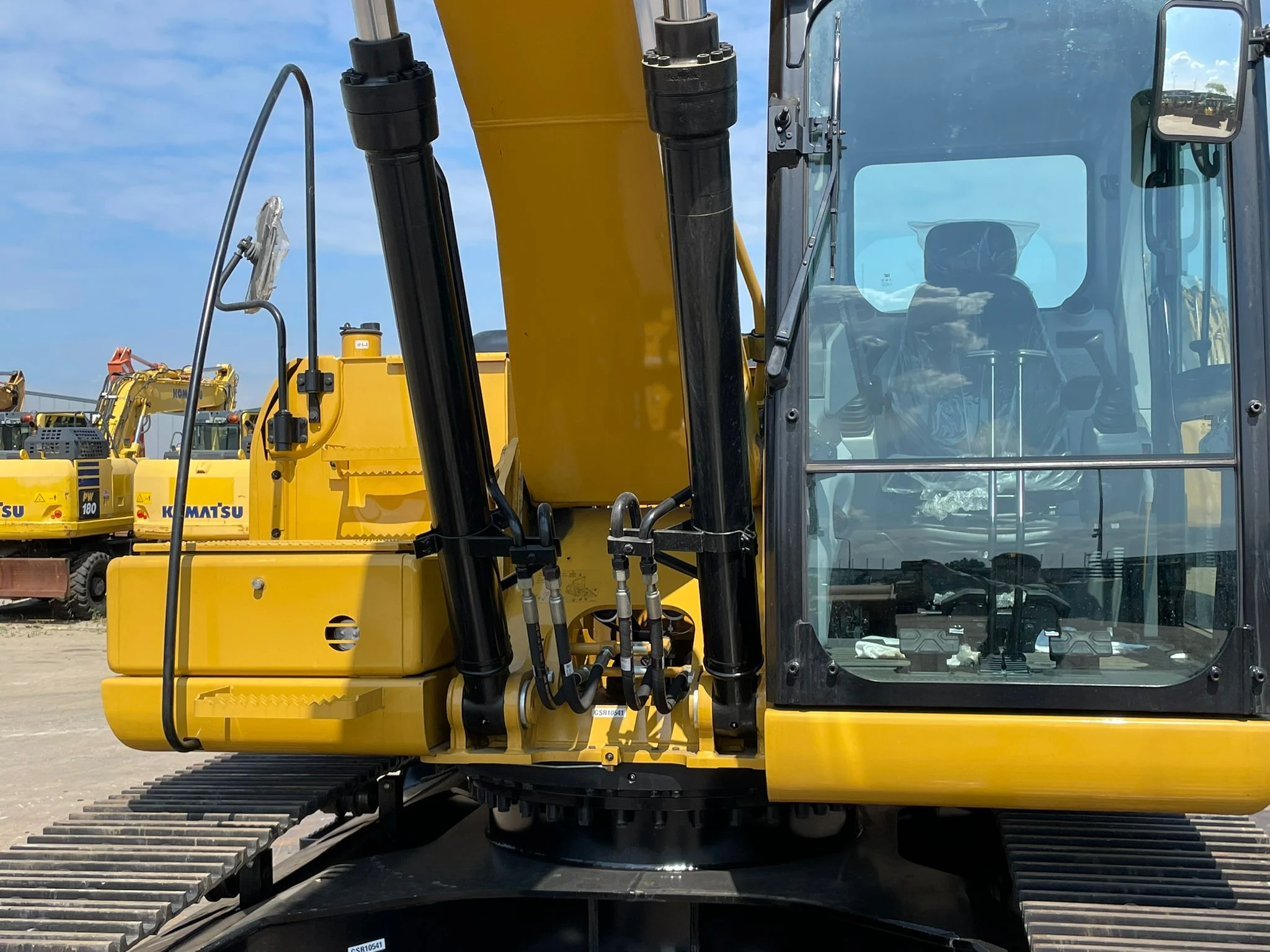 Caterpillar 323D3 2025 imagen 9