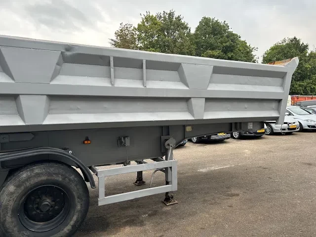 Trax 1995 - 2 Axle Steel Tipper , Spring Suspension , Drum Brakes obrázek 7
