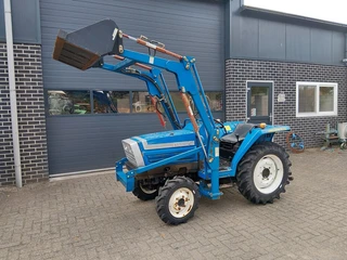Iseki Landleader 215 met voorlader en stuurbekrachtiging te koop