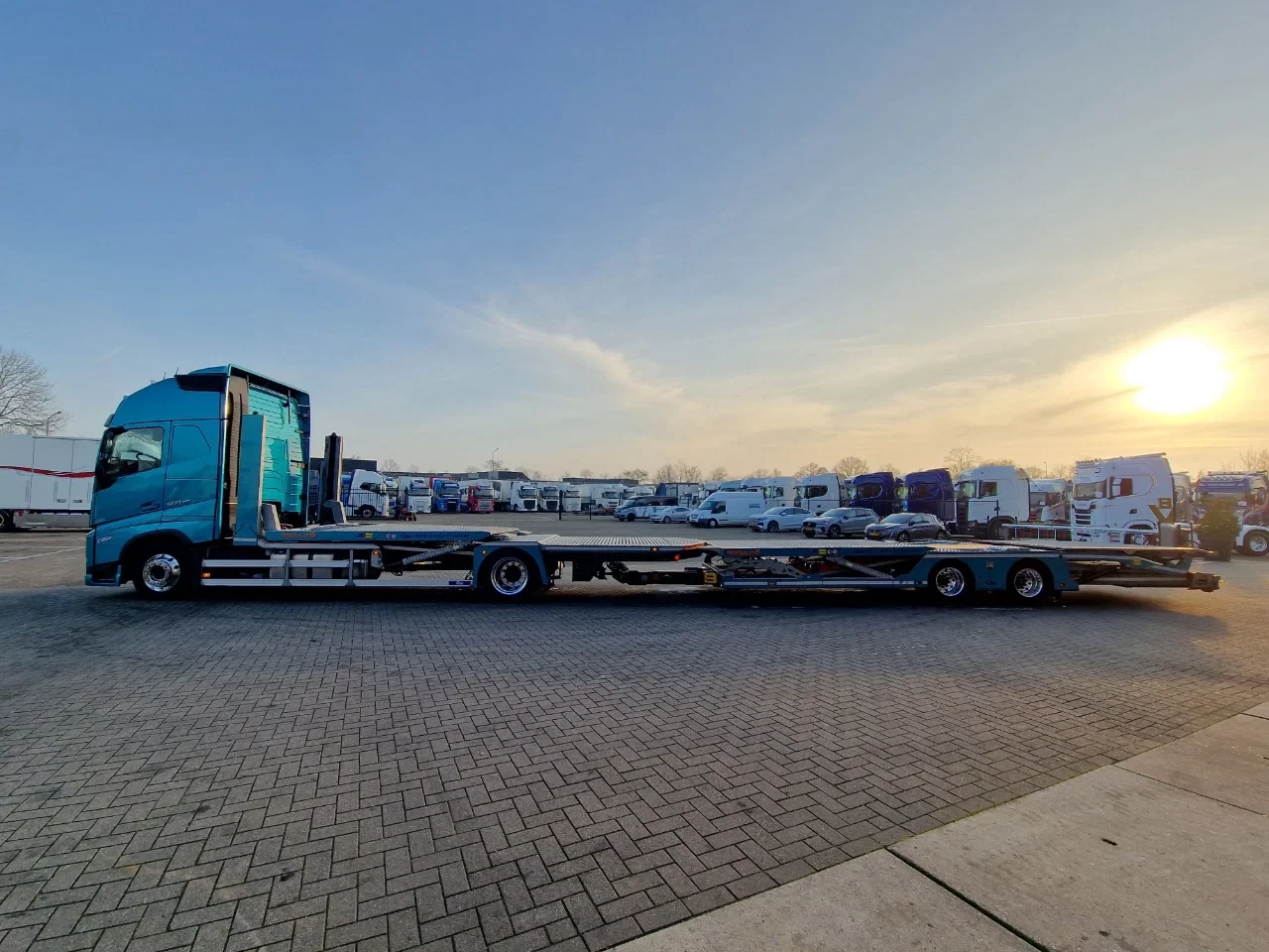 Volvo FH 2024 - 500 Globetrotter XL Cartransporter Blyss Modulo 6 - Like new - Low KM - I parkcool afbeelding 5