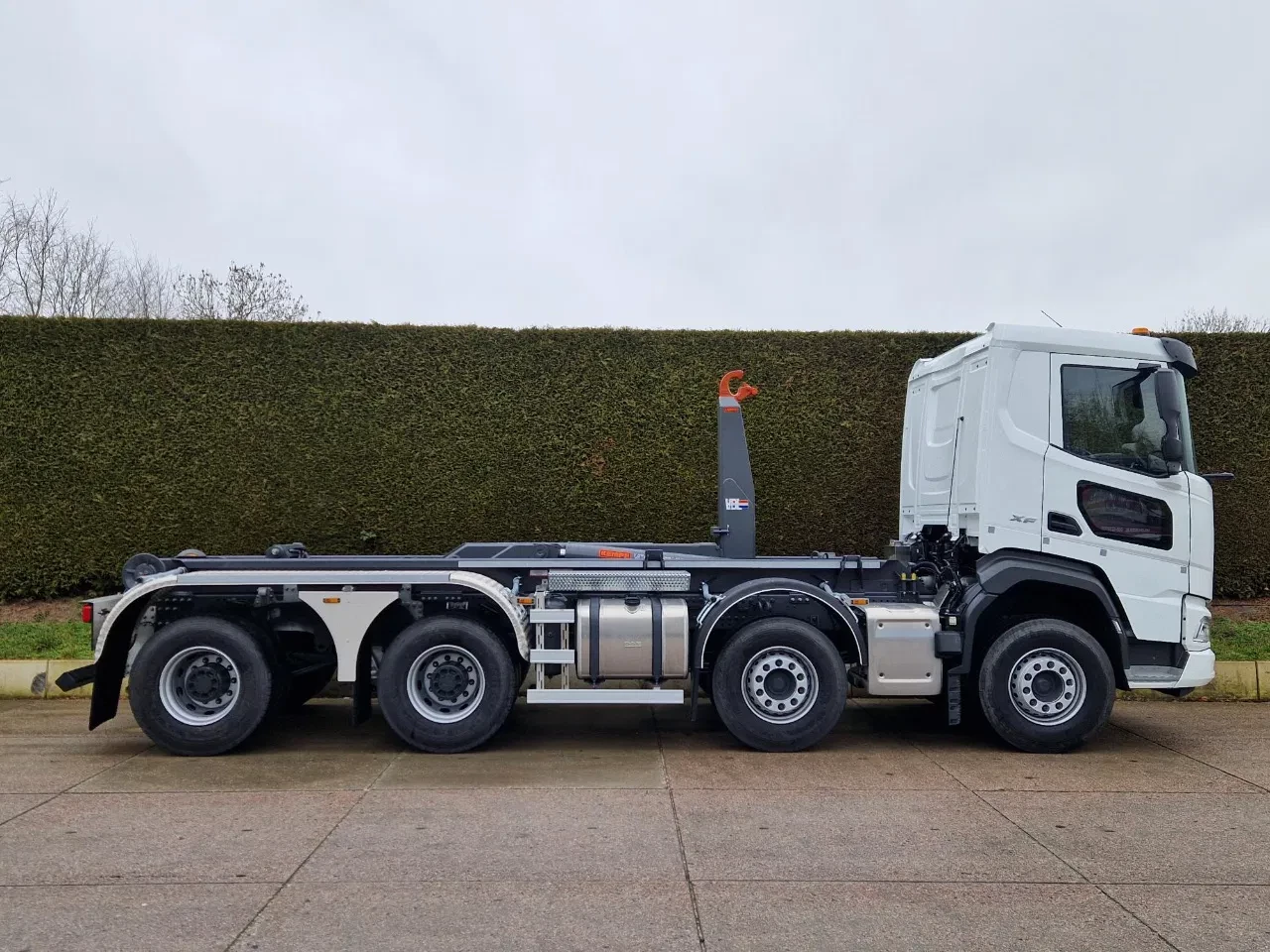 DAF XF 530 2026 - 8x4 WSG met 30-tons VDL 660 S haakarm systeem image 4