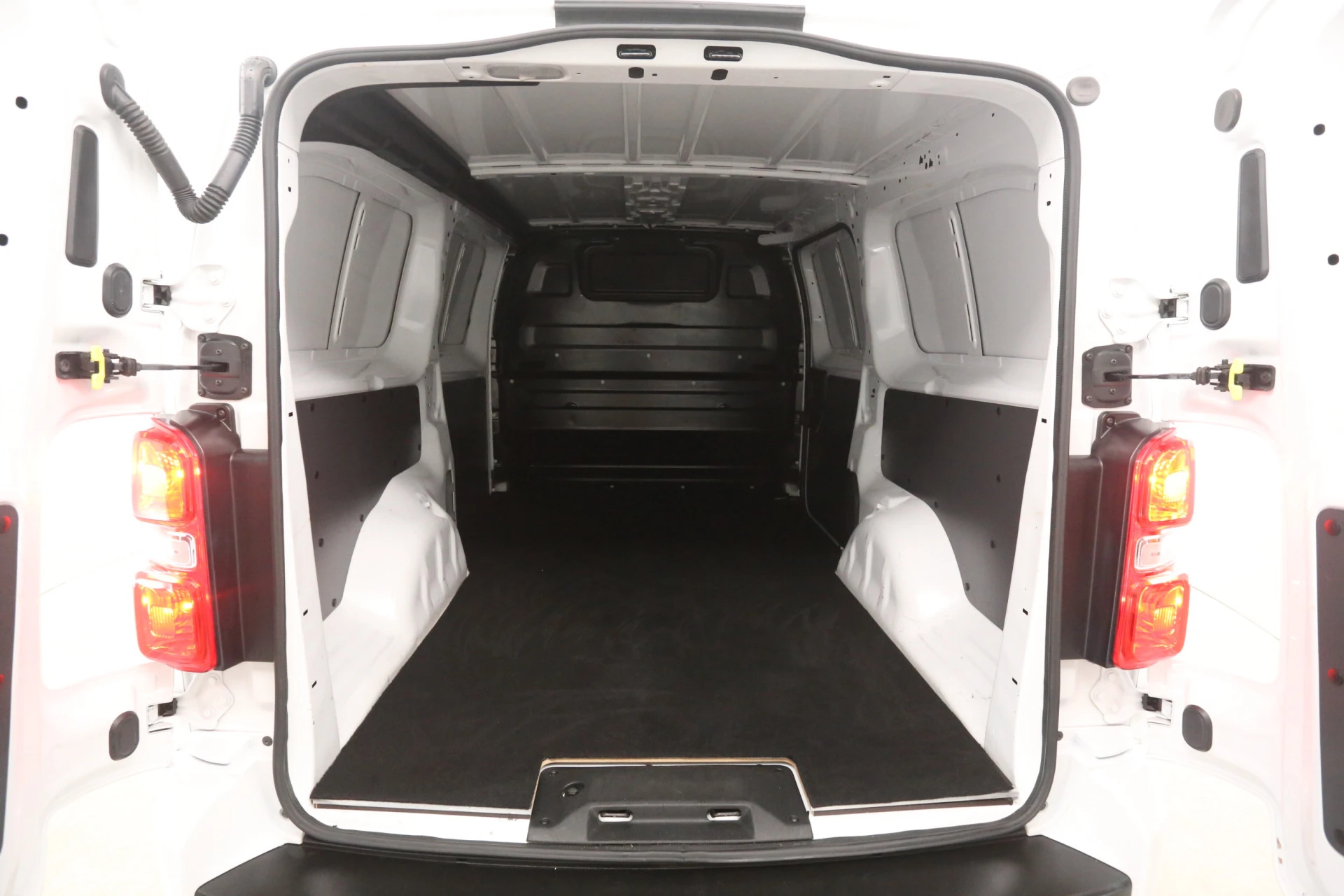 Opel Vivaro-e 2024 - Citroën e-Jumpy 75 kWh L3H1 afbeelding 3