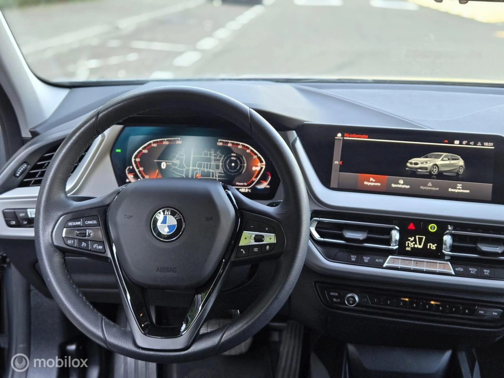BMW 1 Serie 2022 - 118i M Sport Business | NAV | Camera| Automaat afbeelding 33