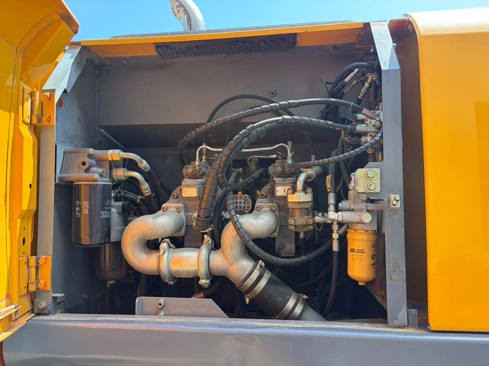 Hitachi ZX350LCN-3 2011 Bild 25