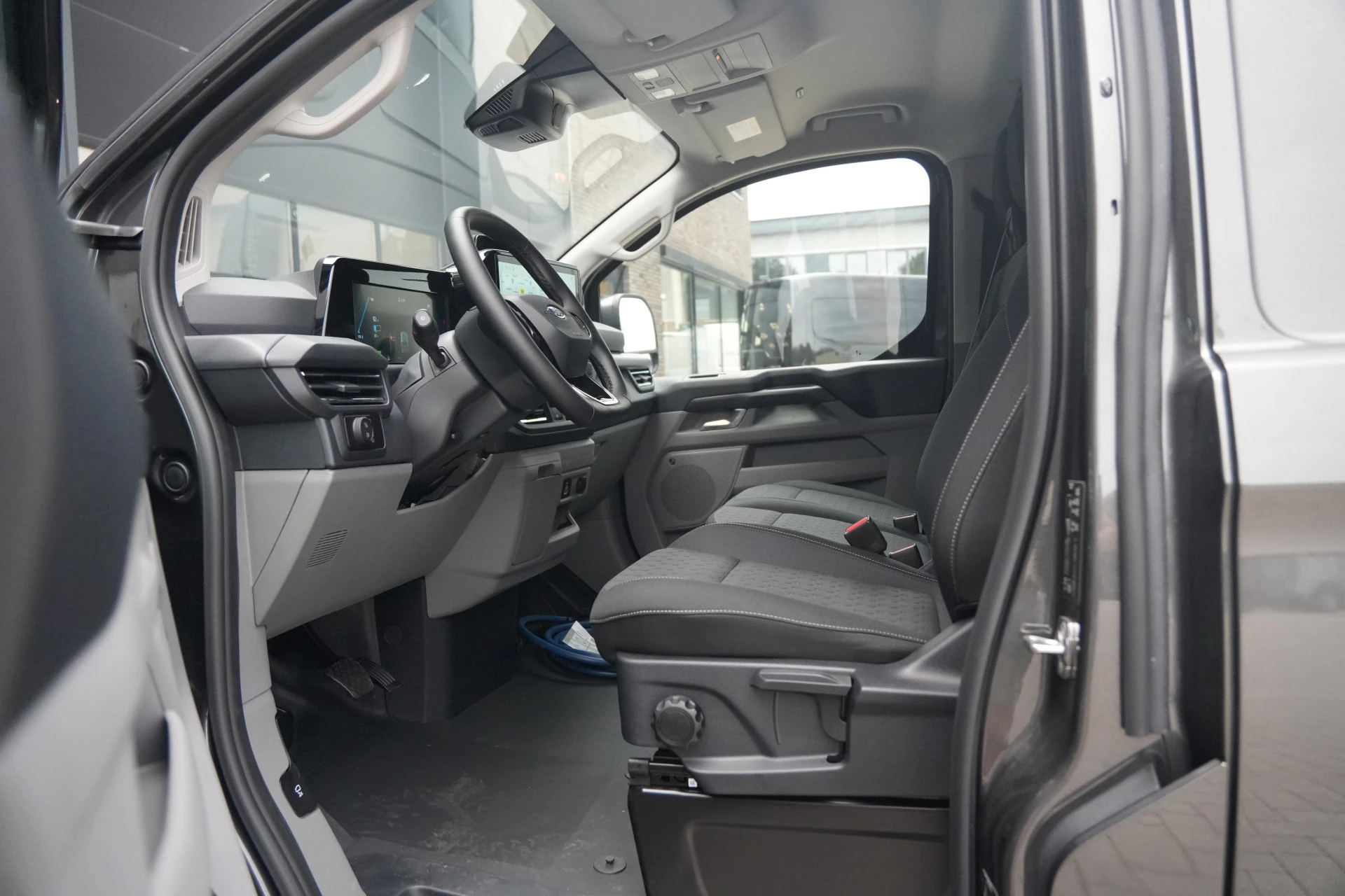 Ford E-Transit Custom 2026 - 340 L2H1 Limited 71 kWh 218pk - AGR Bestuurdersstoel - Trekhaak - ACC - B&O - Navi - Stoel/Stuurverwarming - 360 Camera - Blindspot - Rijklaar Bild 18