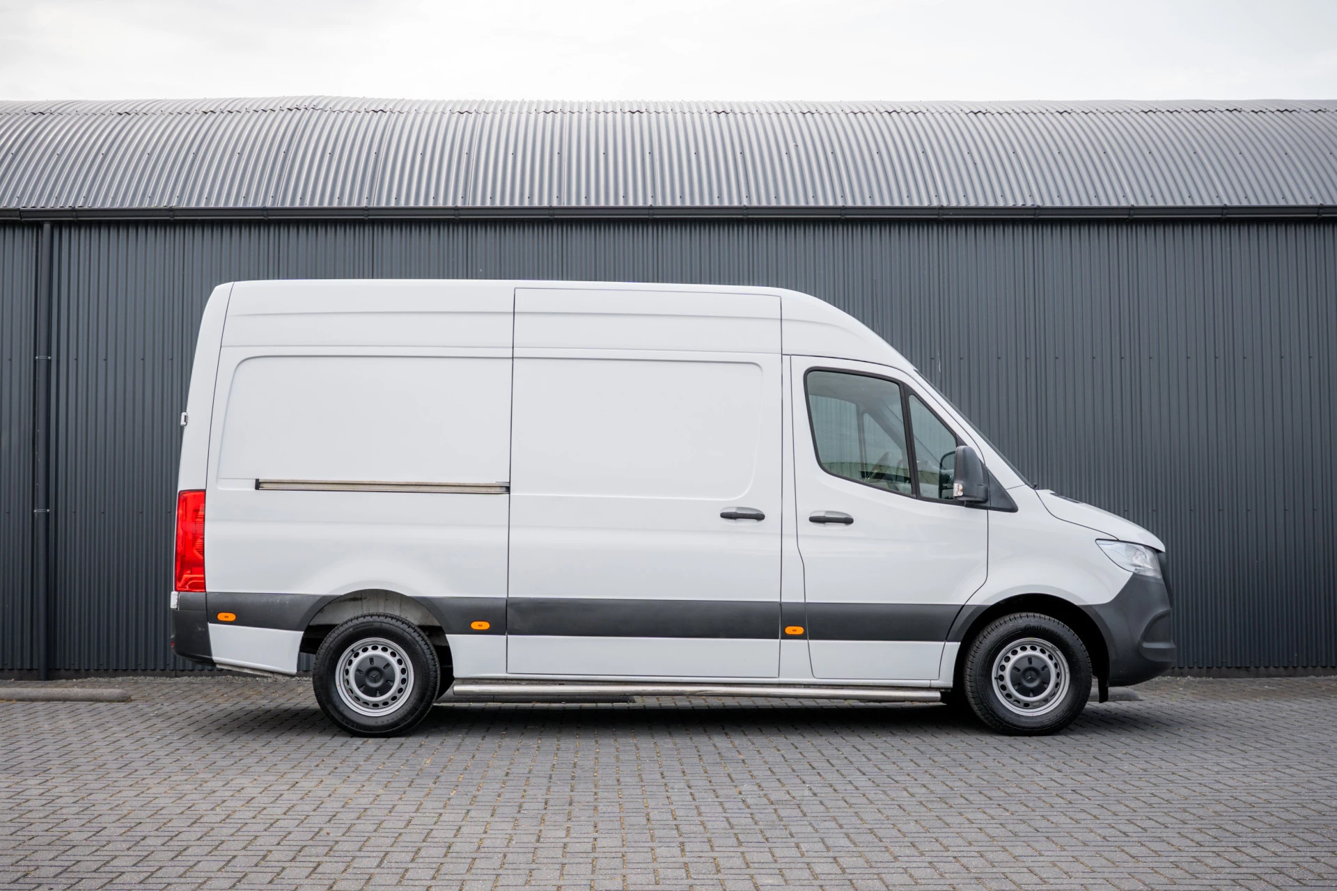 Mercedes-Benz Sprinter 2020 - 311 CDI RWD L2H2 | | Volledig Ingericht | Mbux | Camera | Climatronic afbeelding 6