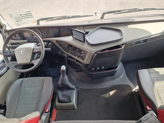 Volvo FH 2015 - 13.420 6x2 - Box - Loadlift - Manual gearbox - Low KM image 15