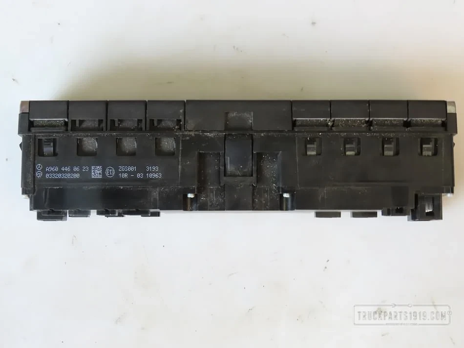 Mercedes-Benz MB - Electrical System Paniekschakelaar MP4 afbeelding 2