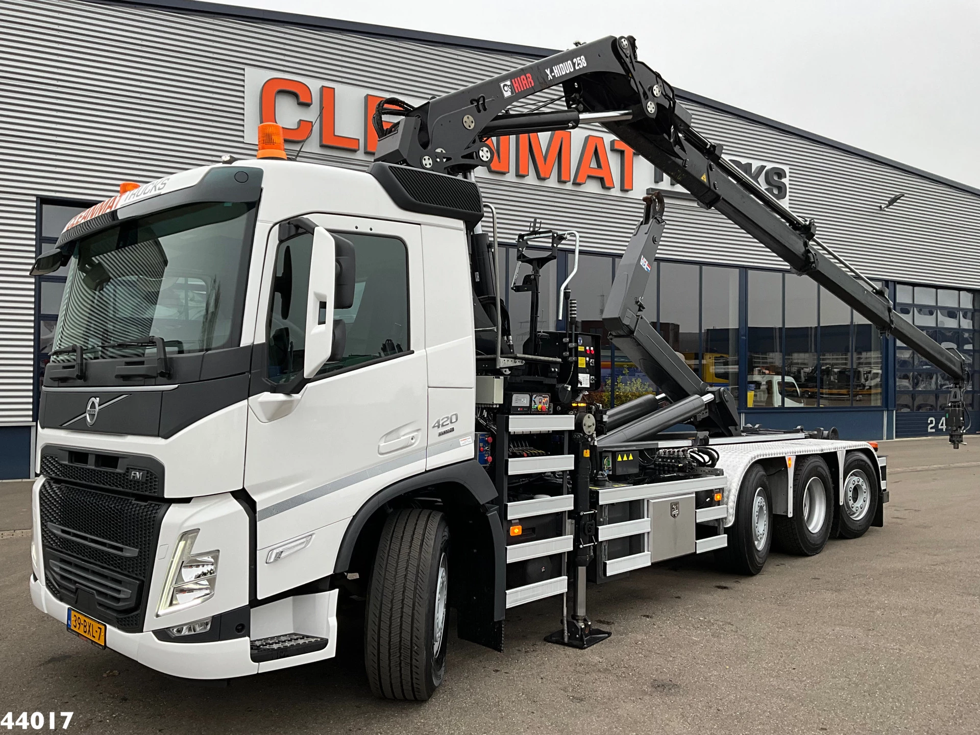 Volvo FM 420 8x2 Hiab 25 Tonmeter laadkraan + Welvaarts weighing system 2024 afbeelding 1