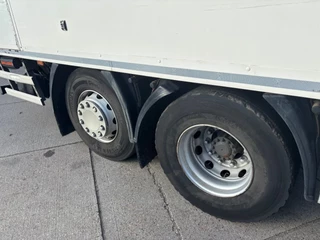 Renault D 2019 - WIDE 320 6x2 / Closed box / Dhollandia obrazek 11