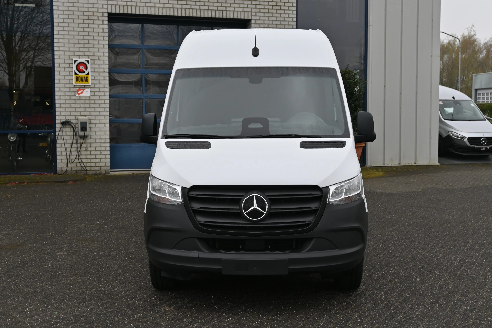 Mercedes-Benz eSprinter 2024 - 320 RWD L2H2 Pro 81kWh imagem 2