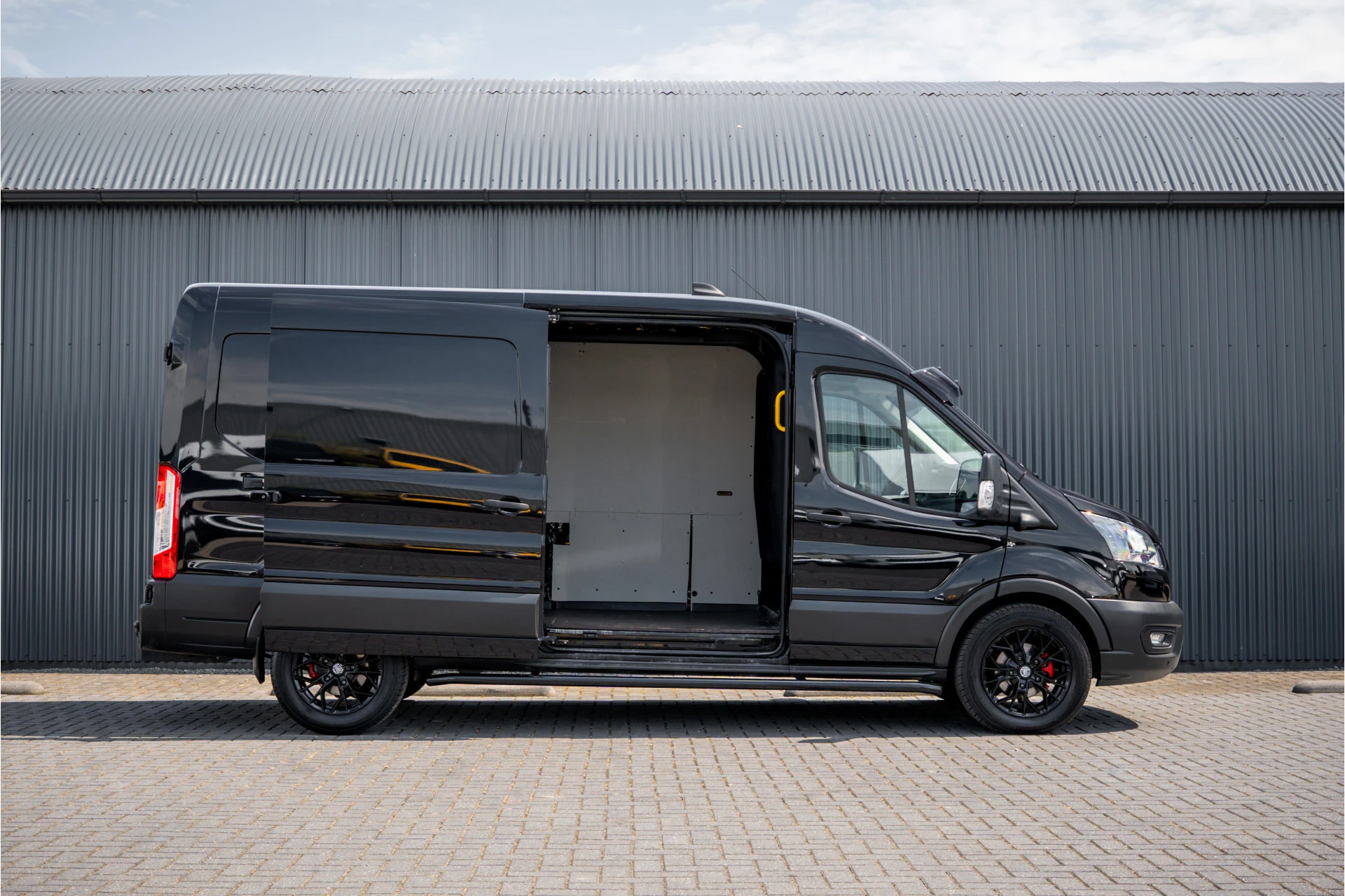 Ford Transit 2023 - 2.0 EcoBlue L3H2 | 170 PK | Automaat | Trekhaak 3.5T | 1e Eigenaar | 360° Camera | Carplay | PDC | Trekhaak afbeelding 7