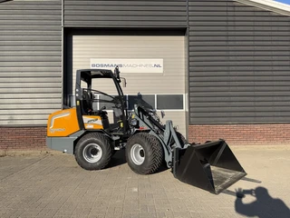 Giant G2700 X-TRA HD+ minishovel / kniklader NIEUW €690 LEASE 2026 afbeelding 1 miniatuur