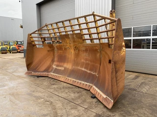 Caterpillar D9U Blade 2020 - N/A obrazek 1