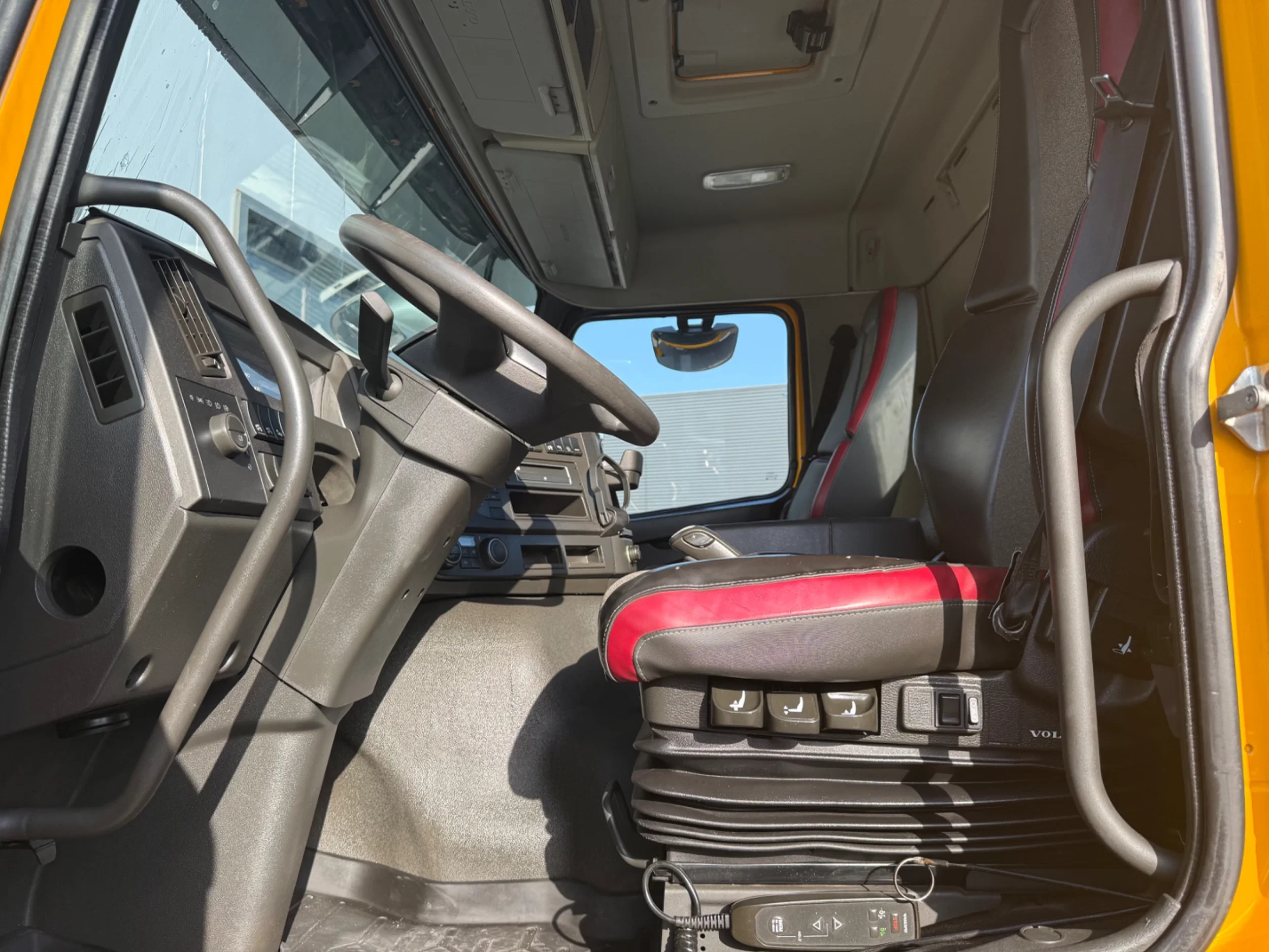 Volvo FMX 500 2016 - 80 Ton / Retarder / Euro 6 / PTO / Maar 185.029km afbeelding 11