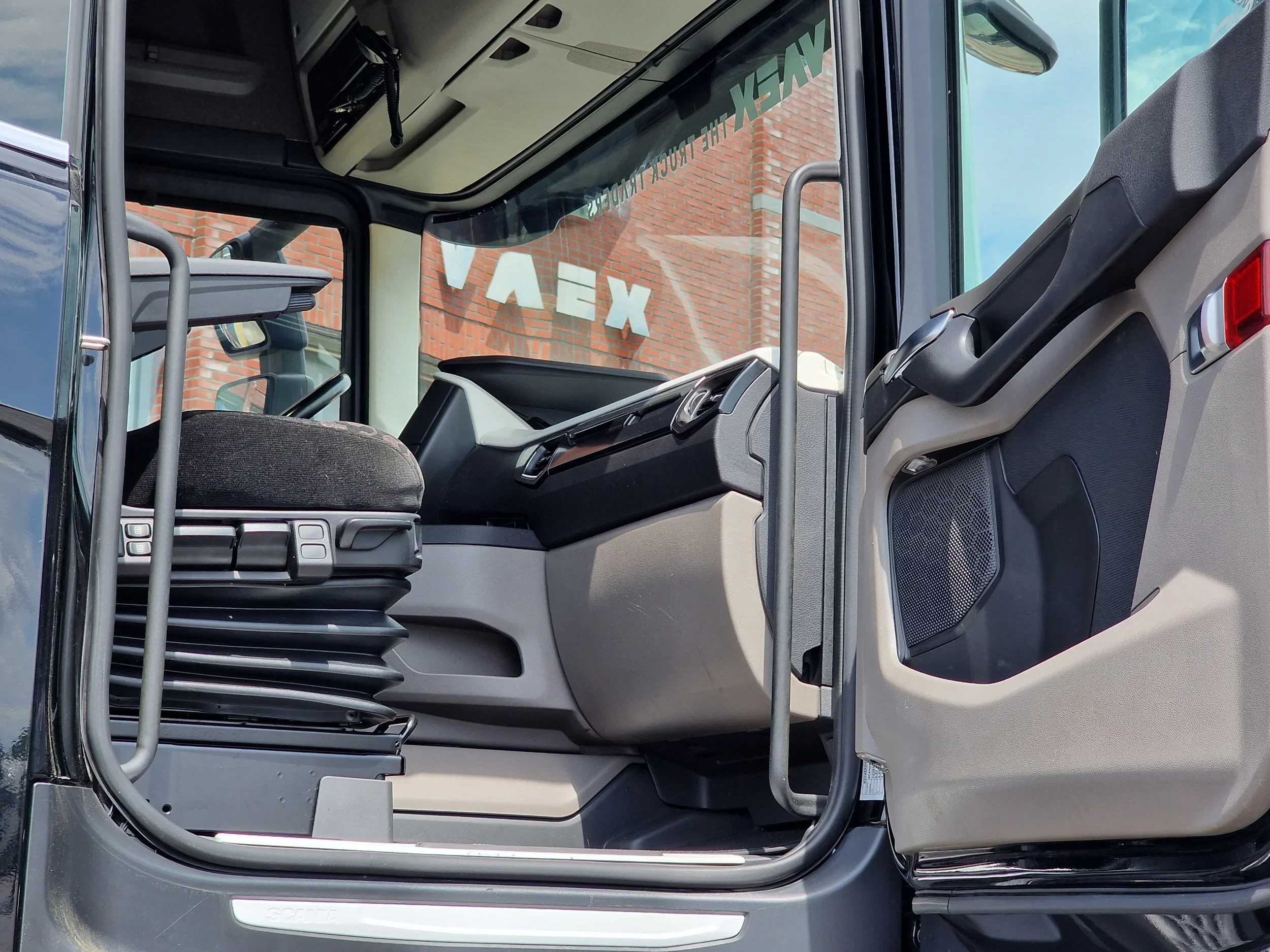 Scania R 2020 - R650 V8 NGS Highline 6x4 - Manual gearbox with retarder - Full air - 2x tank afbeelding 50