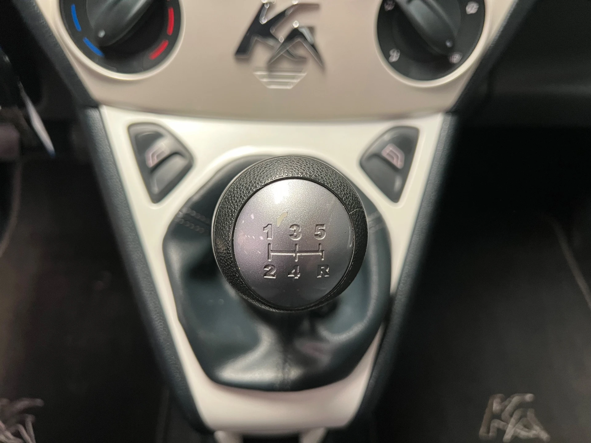 Ford Ka 2010 - 1.2 Titanium X 2e Eigenaar - Distibutie vervangen - Zeer Netjes. image 17