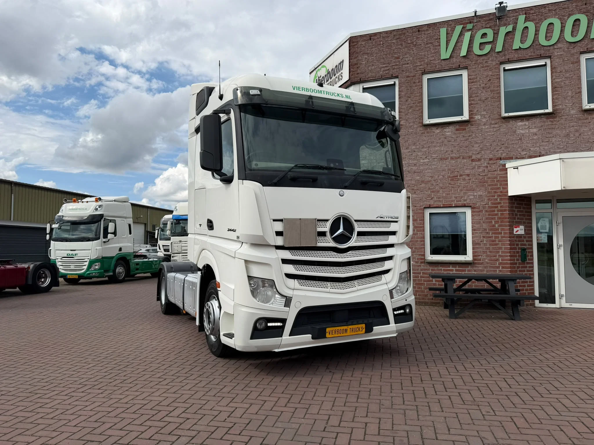 Mercedes-Benz Actros 2020 - 2442 Actros 2442LS 6X2 Midlift (Right hand drive) afbeelding 1
