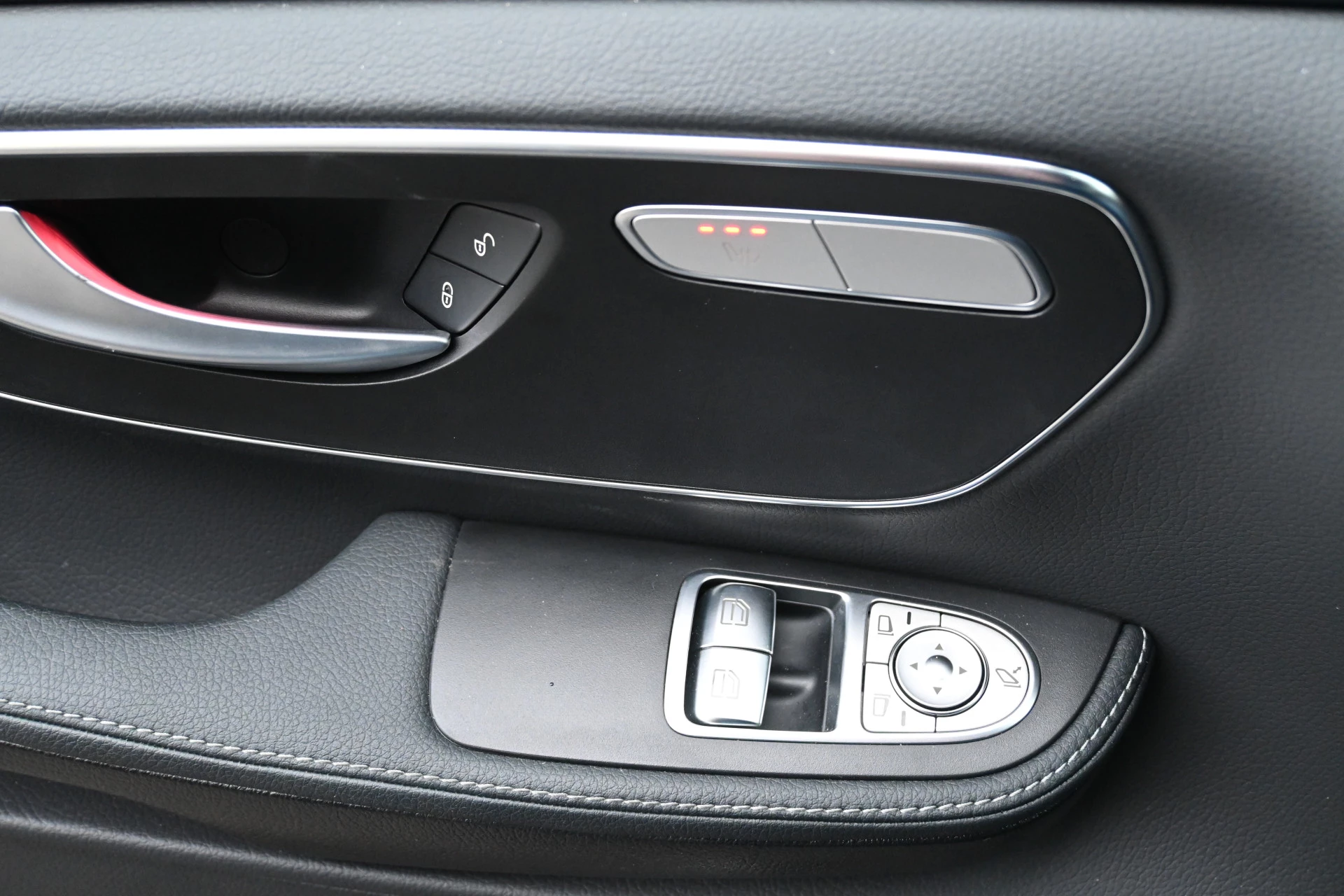Mercedes-Benz V-Class 2024 - 300d 4-Matic AMG DC L3 XL image 23