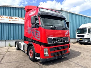 Volvo FH 2008 - 13.440 GLOBETROTTER (12+2 GEARS MANUAL GEARBOX / EURO 5 / VBI-BRAKE / 2x TANK / AIRCONDITIONING / FRIDGE UNDER BED) afbeelding 2 miniatuur