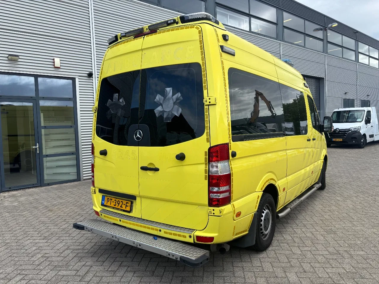 Mercedes-Benz Sprinter 2017 - 319CDI L2H2 AMBULANCE AUTOMAAT V6 MOTORSCHADE obrázek 4