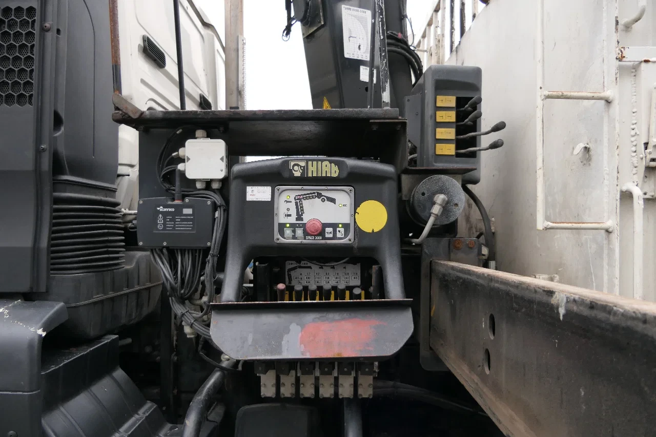 MAN TGS 2009 - 35.400 | 8X4 | HIAB 144 BS-3 DUO + Remote Control | 25Ton Tipper | 468407Km | 2009 | Euro4 | Belgium Truck Bild 16