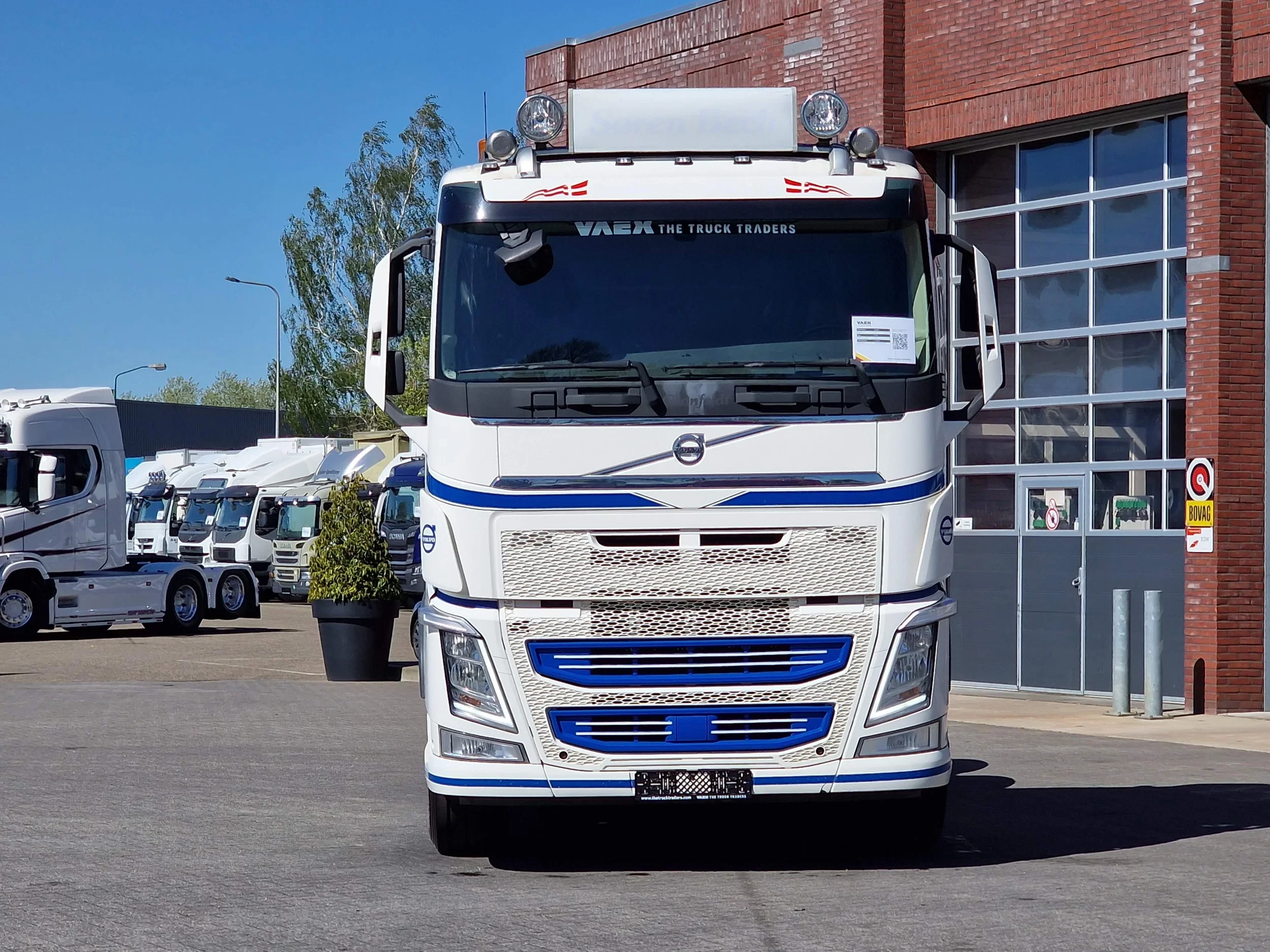 Volvo FH 2019 - 13.500 Low roof 6x2 - PTO/Hydraulic - 3.00 WB - Steel/air - VEB+ obrázek 2