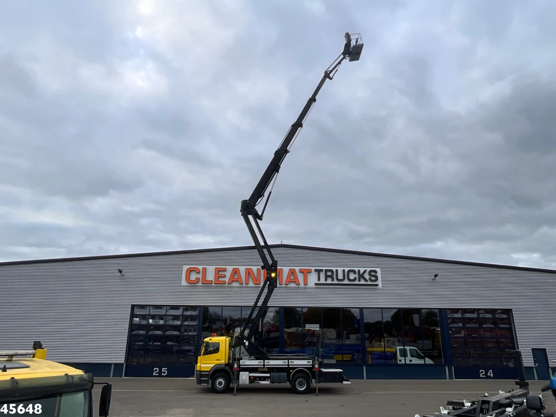 Mercedes-Benz Axor 1828 GSR 32 Meter hoogwerker met Jib 2012 afbeelding 2