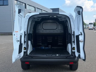 Ford Transit Courier 2025 - Trend Elektrisch 44KWH 300KM Reikwijdte Apple CP Airco Cruise control Camera zdjecie 8