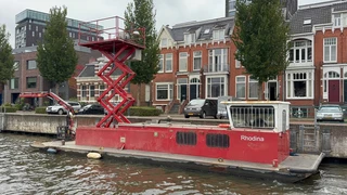 Rusthoven Rhodina met laadkraan en schaarhoogwerker - Dekschuit werkboot zu verkaufen