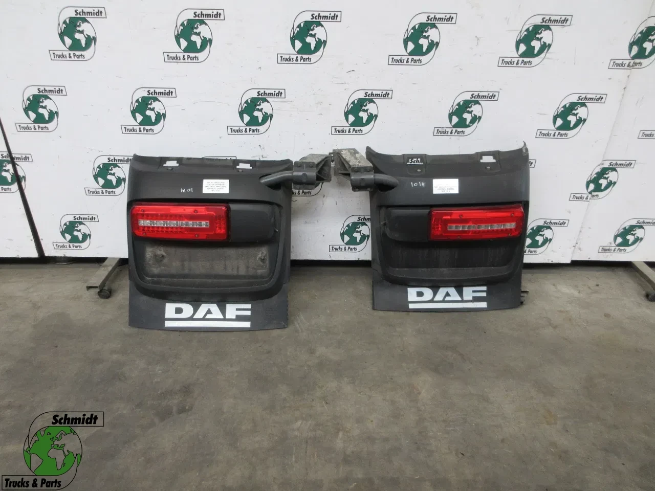 DAF - 2120351 // 1981862 // 2120352 // 1981830 ACHTER SPATBORT MET LED LAMP R+L imagen 1