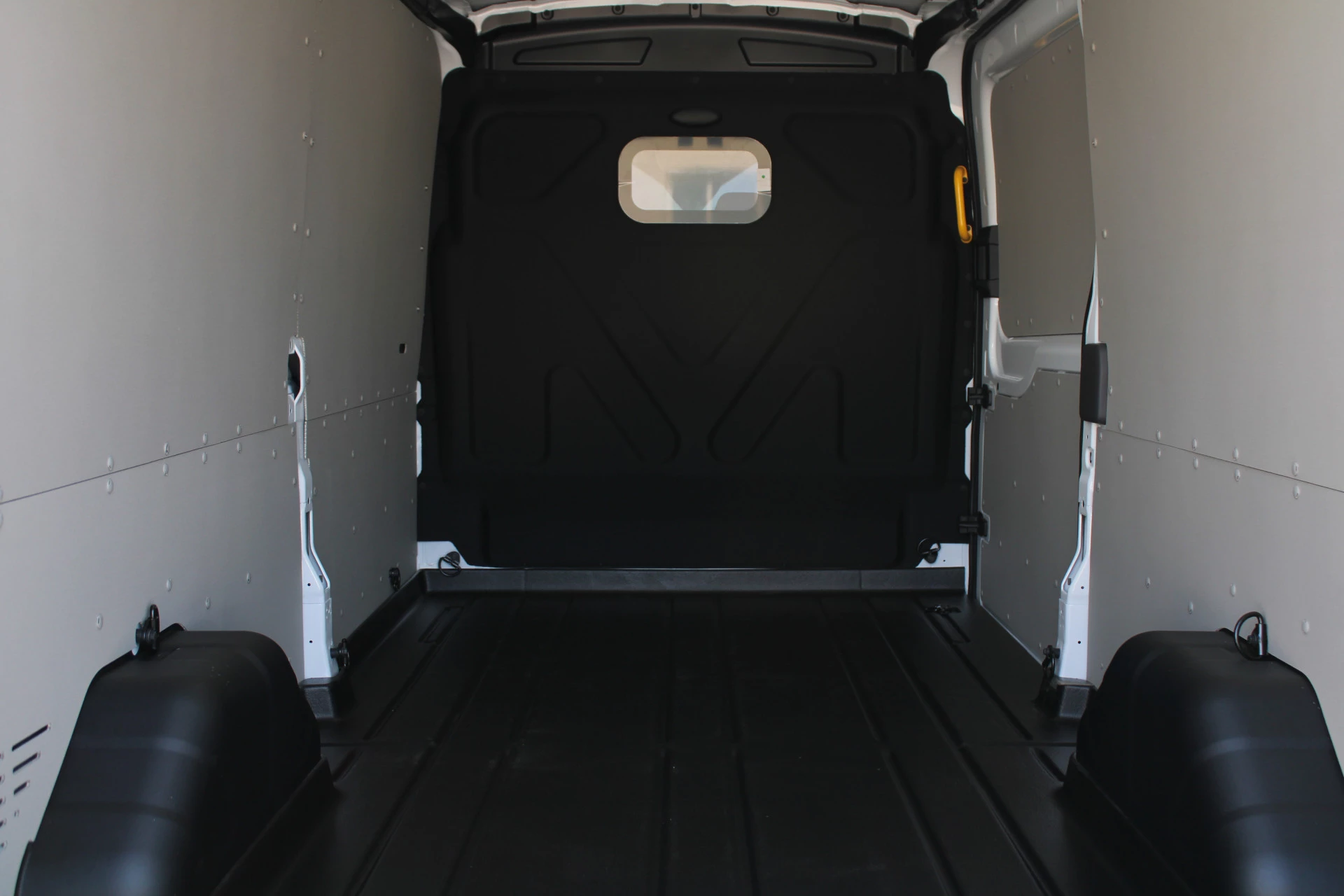 Ford Transit 2024 - 350 2.0 TDCI L3H2 Trend 130pk Trend - Navigatie - Blind Spot - Adaptive cruise - Camera - 270gr deuren - Trekhaak - Rijklaar immagine 5