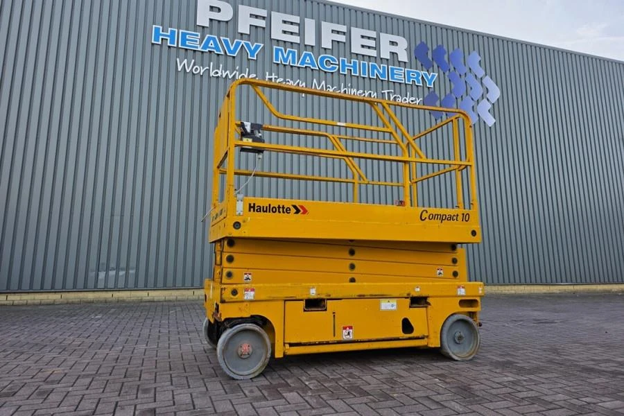 Haulotte 2011 - Compact 10 Electric, 10m Working Height, 450kg Cap immagine 1