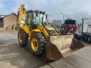 New Holland N/A 2011 - LB115B, CE, 240 MM MULTI PURPOSE LOADER BUCKET, 800 MM BACHOE DIGGING BUCKET, FLIP OVER FORKS, AIR CONDITIONER immagine 5